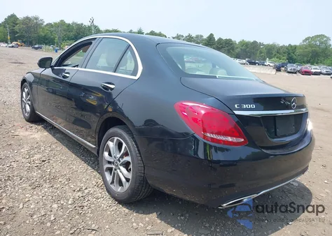2018 Mercedes-Benz C 300 4Matic z USA, uszkodzony, nr VIN WDDWF4KBXJR404313